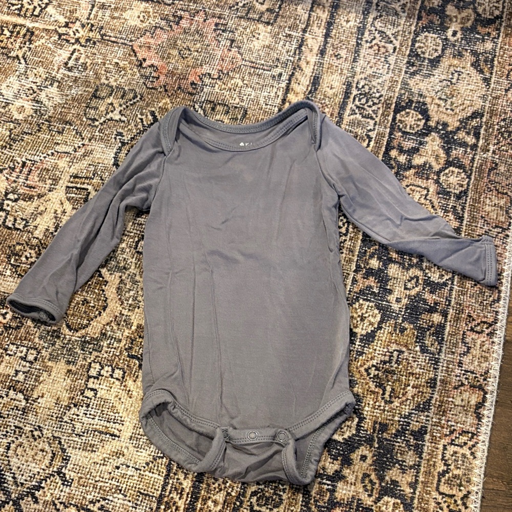 Kyte BABY Long-Sleeve Gray One-Piece Bodysuit